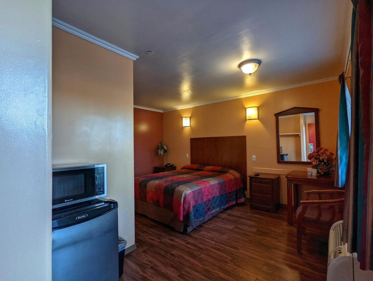 Americas Best Value Inn Oxnard-Port Hueneme Exterior foto